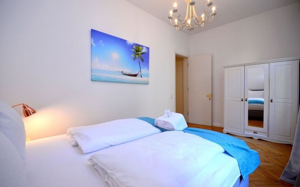 undefined Vienna Residence Colossal Apartment With Balcony and Space for 8 Guests 5