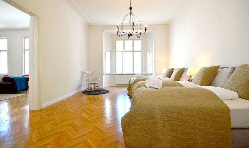 undefined Vienna Residence Colossal Apartment With Balcony and Space for 8 Guests 3