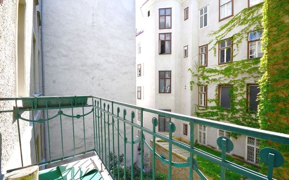 Vienna Residence Colossal Apartment With Balcony and Space for 8 Guests Apartment (3 Bedrooms) 15