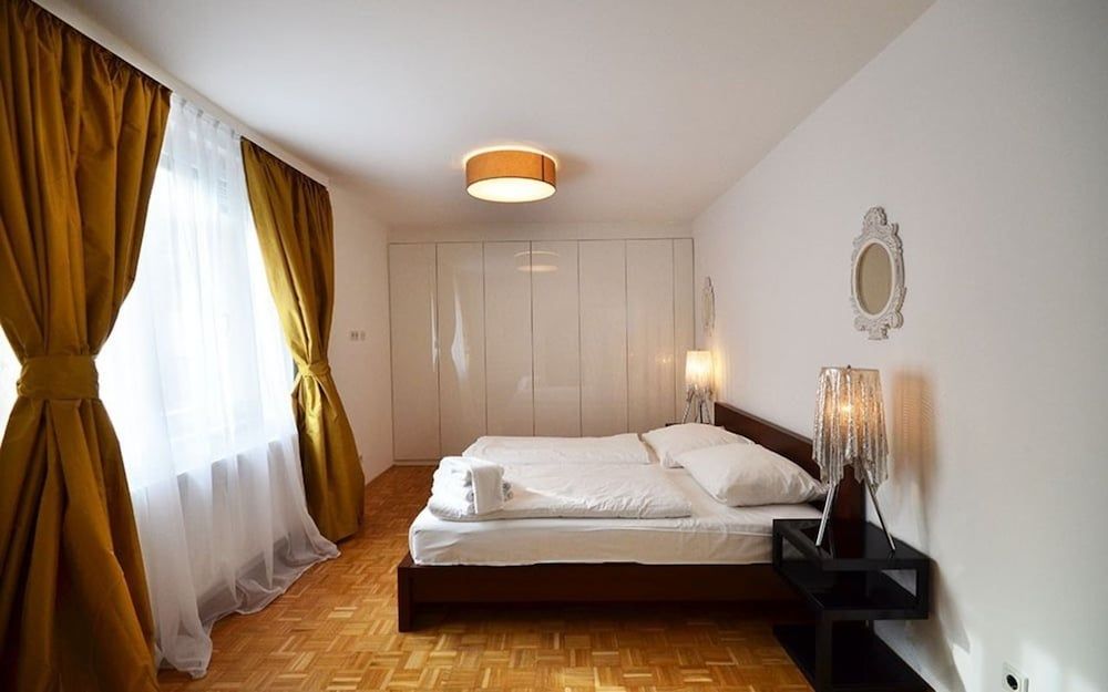 undefined Vienna Residence Timeless Apartment With Viennese Charme for up to 2 People 2
