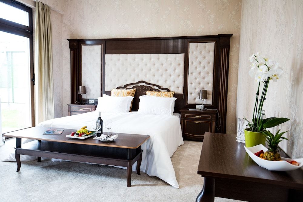 undefined River Lodge 2