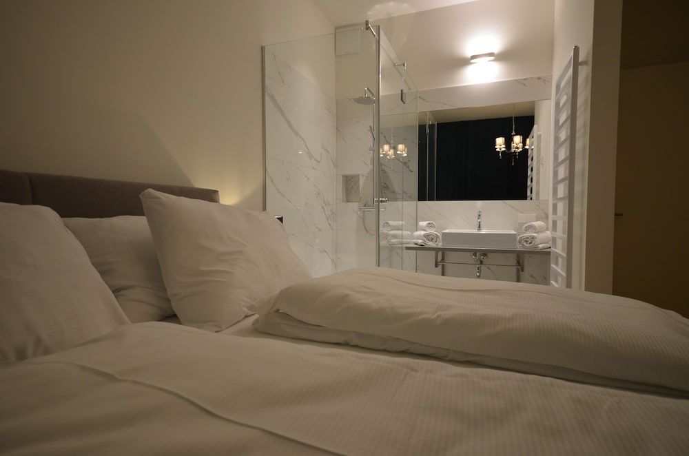 Luxury Residence near Parliament Luxury Apartment, 3 Bedrooms 3