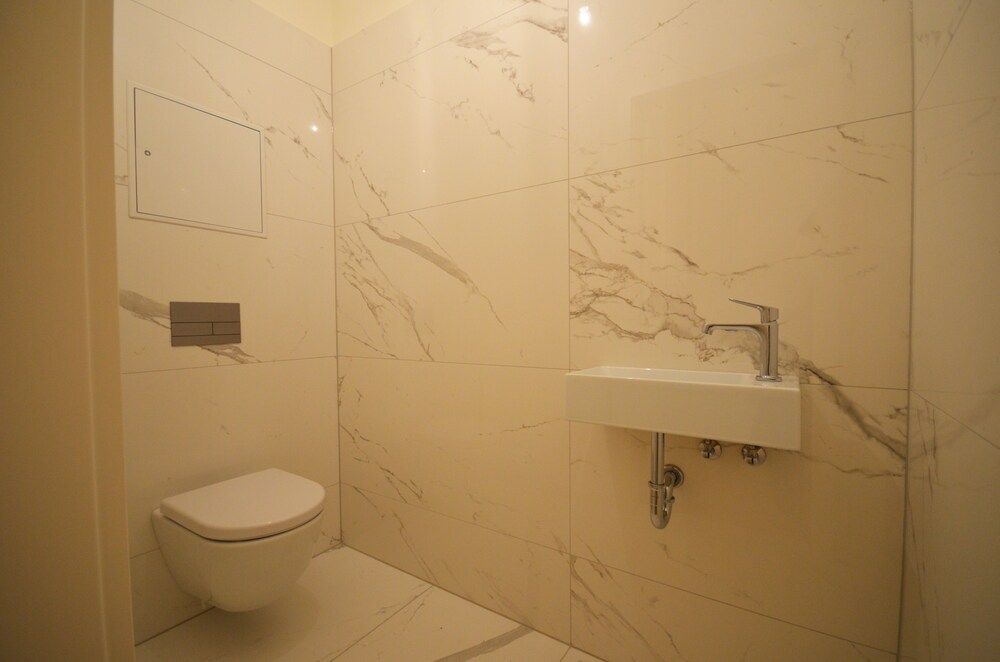 Luxury Residence near Parliament Luxury Apartment, 3 Bedrooms 10