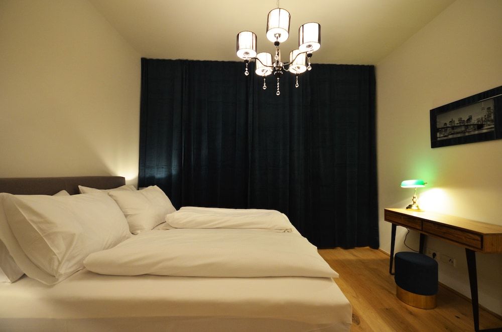 Luxury Residence near Parliament Luxury Apartment, 3 Bedrooms 2