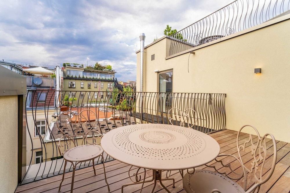 Luxury Residence near Parliament Luxury Studio Suite 4