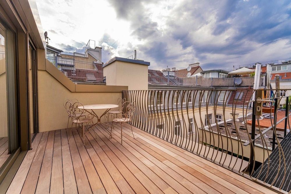 Luxury Residence near Parliament Luxury Studio Suite 3