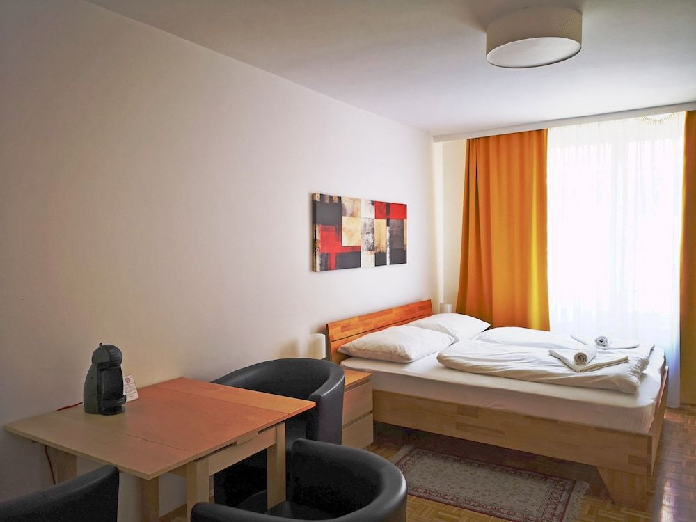 Vienna Studios Studio, City View 12