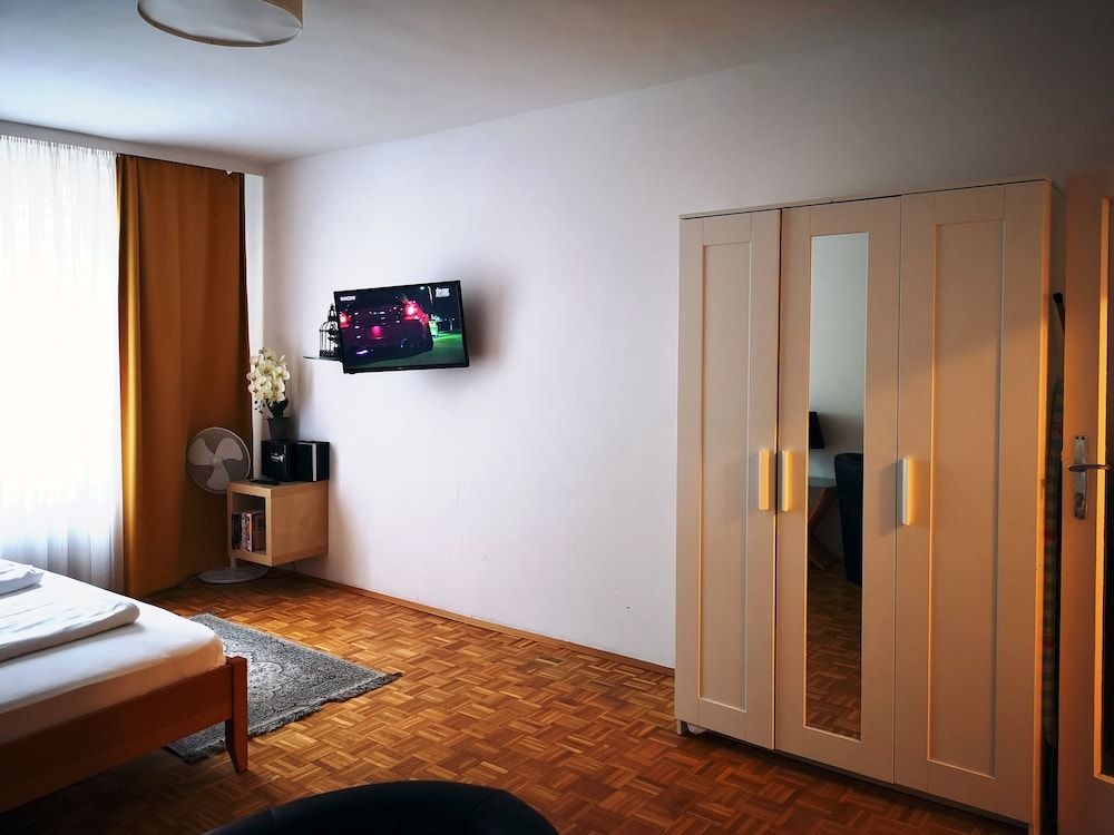 Vienna Studios Studio, City View 36