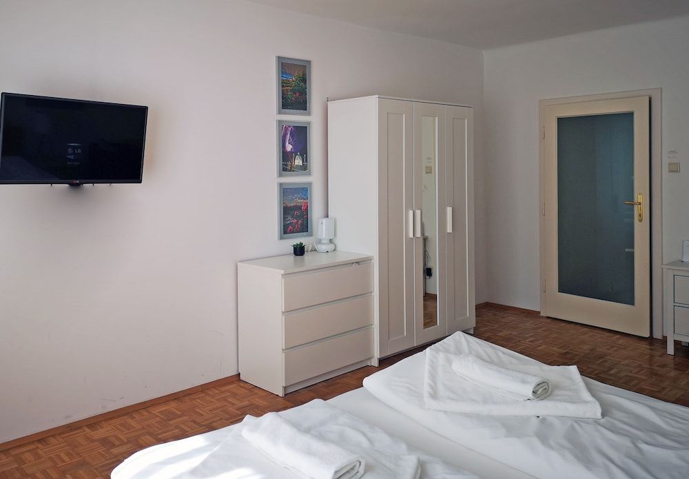 Vienna Studios Studio, City View 40