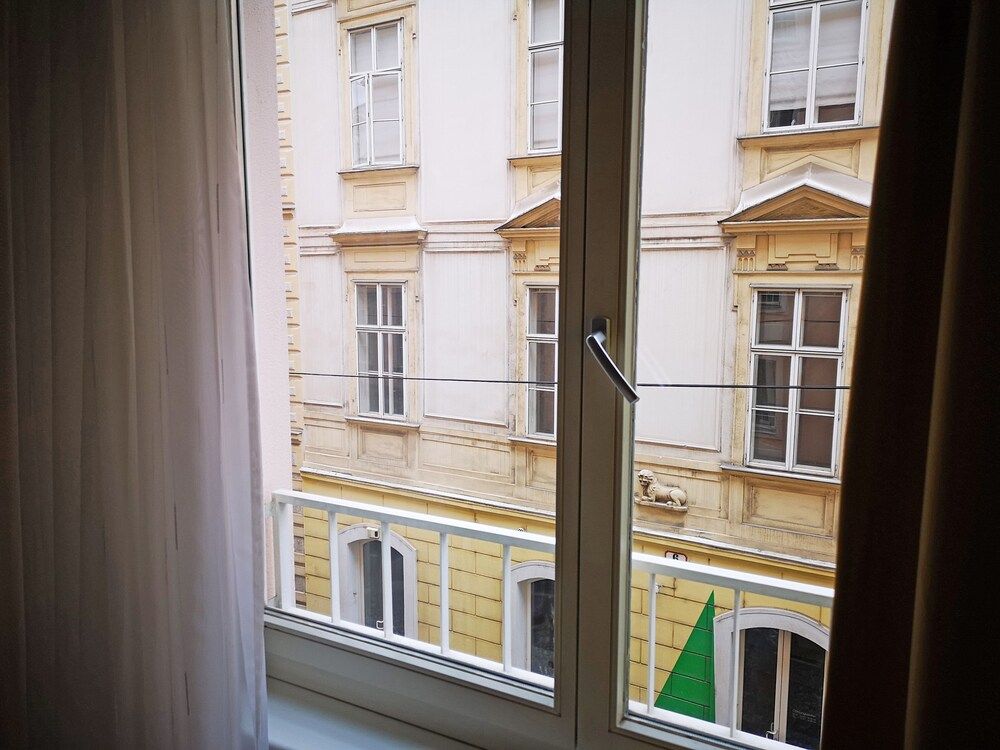 Vienna Studios Studio, City View 23