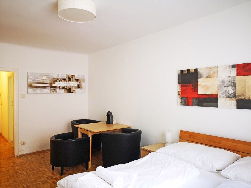 Vienna Studios Studio, City View 13