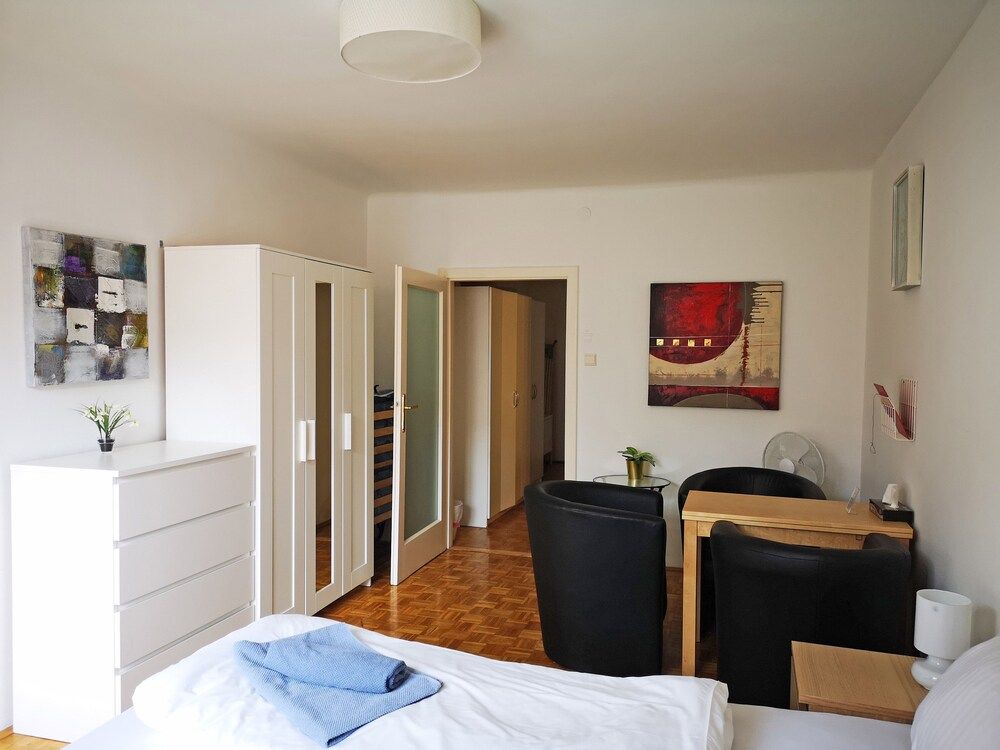 Vienna Studios Studio, City View 20