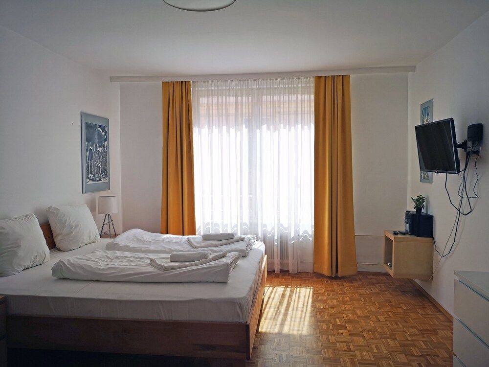 Vienna Studios Studio, City View 15