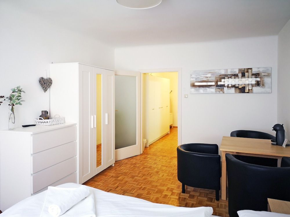 Vienna Studios Studio, City View 37