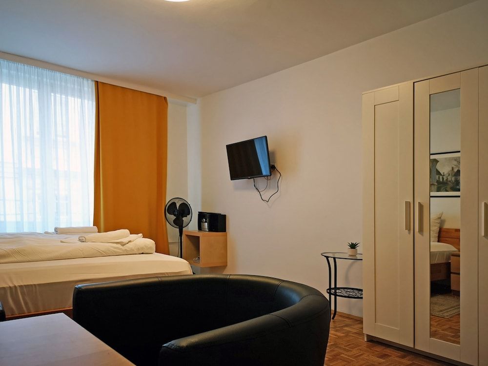 Vienna Studios Studio, City View 35