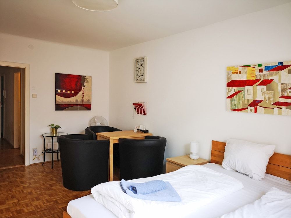 Vienna Studios Studio, City View 21