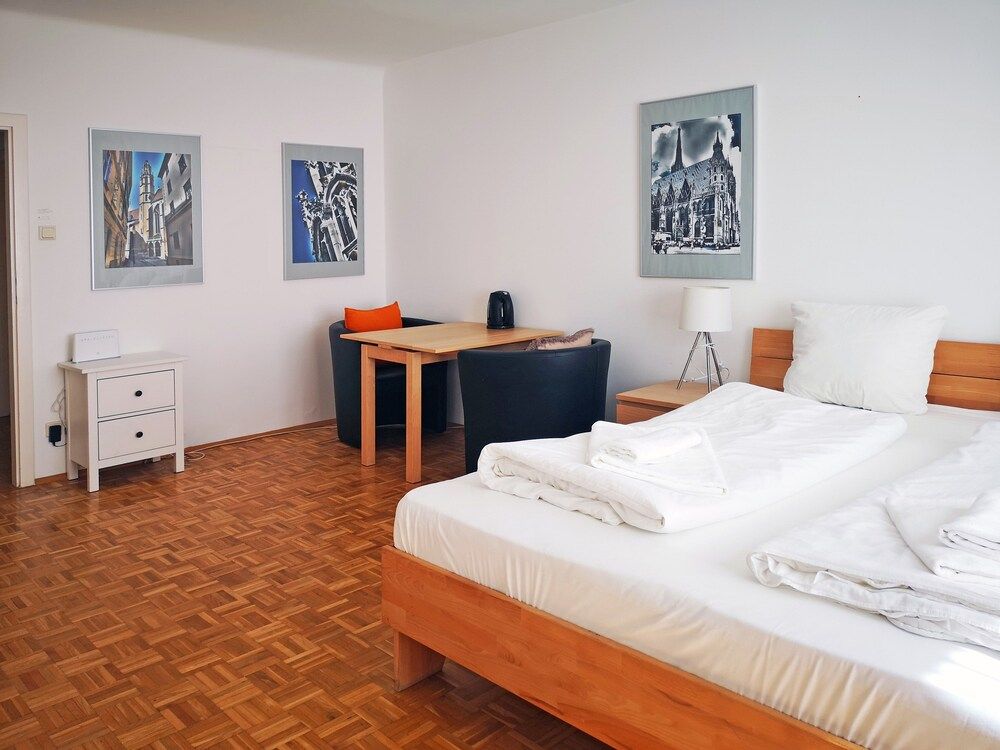 Vienna Studios Studio, City View 16