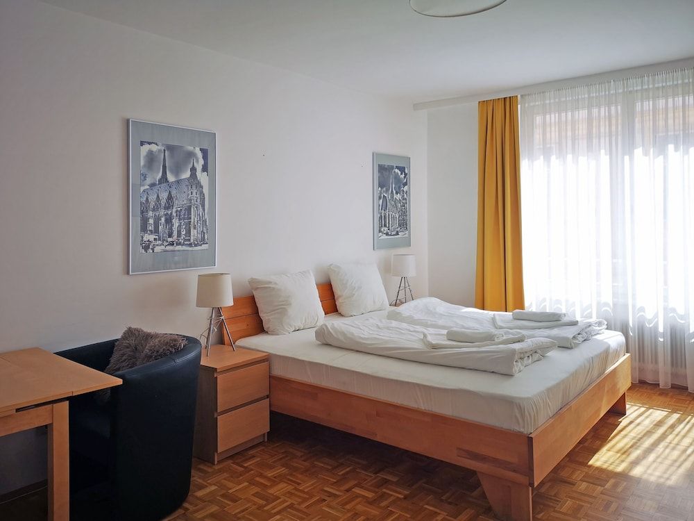 Vienna Studios Studio, City View 14