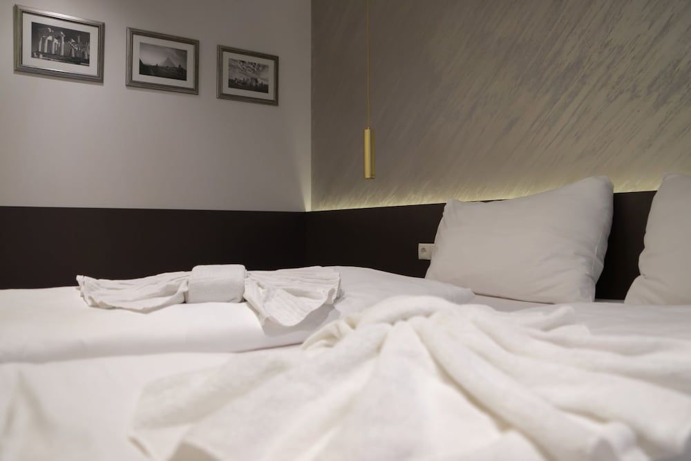 Christiano Apartments Mariahilf Deluxe Apartment, Hot Tub 7