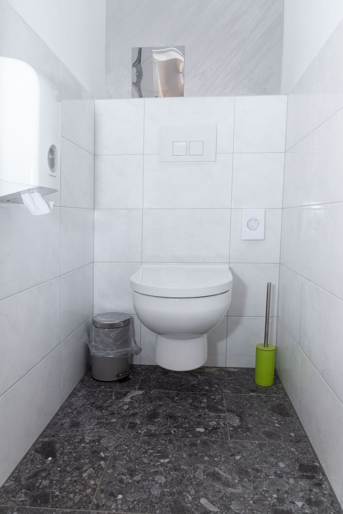 Christiano Apartments Mariahilf Deluxe Apartment, Hot Tub 9