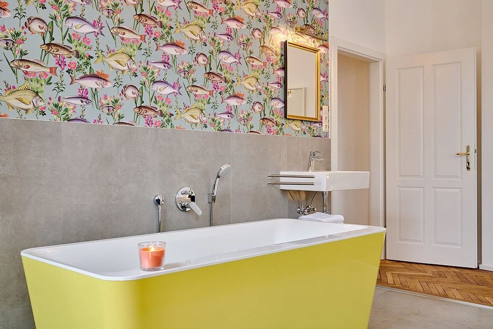 Leuhusen Collection Apartments Vienna Double Room with balcony, shower, shared toilet "Koi" 15