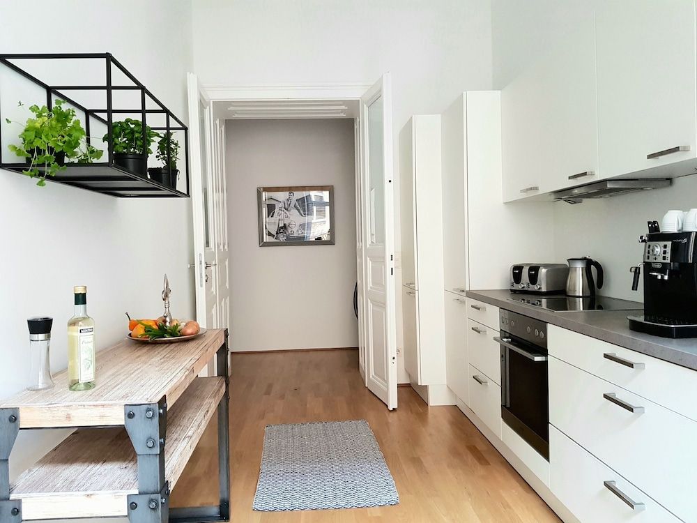 Belle Epoque Apartment, 4 Bedrooms, 2 Bathrooms 4