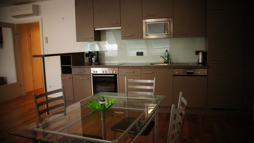 Rooftop Apartment with Views. Deluxe Apartment 13