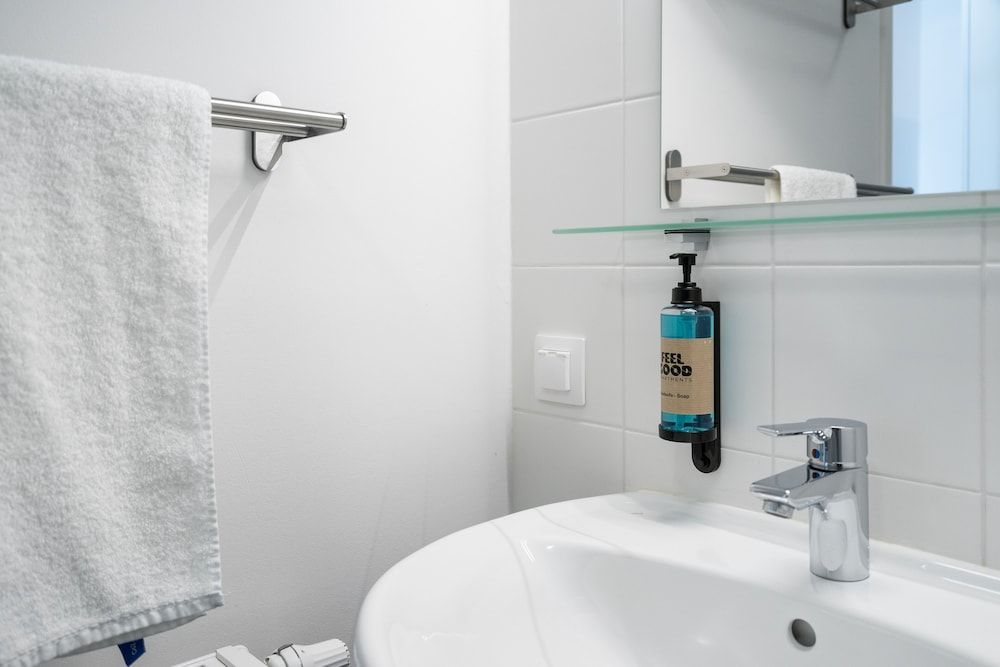 undefined FeelGood Apartments LakeLiving 10