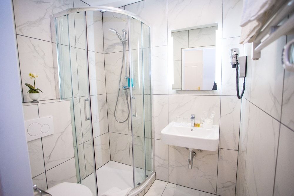 Pension Central - Self Check-in Economy Double Room 6