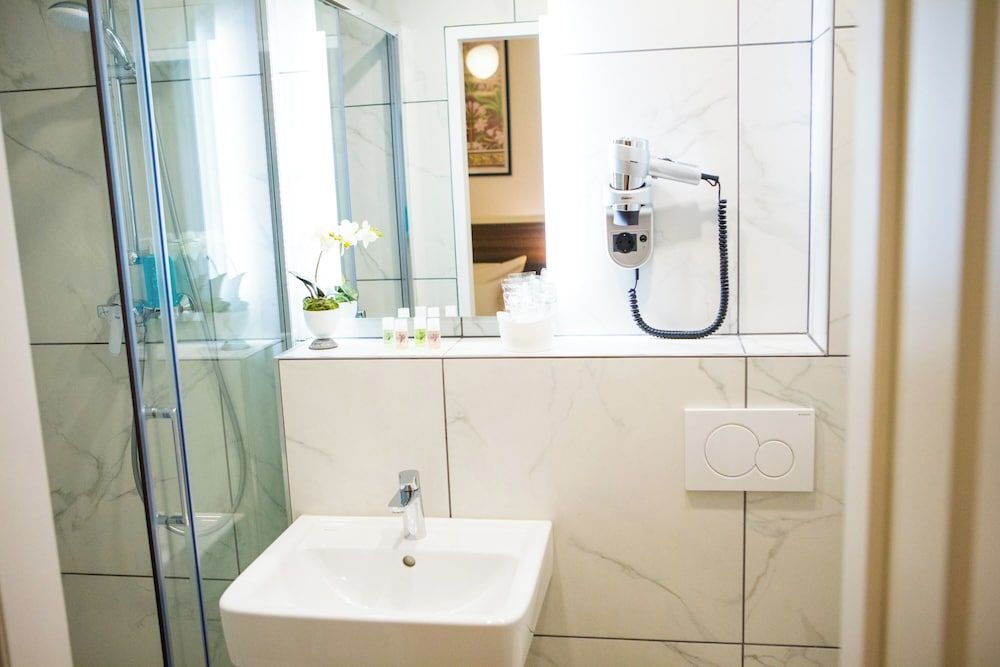 Pension Central - Self Check-in Economy Double Room 4