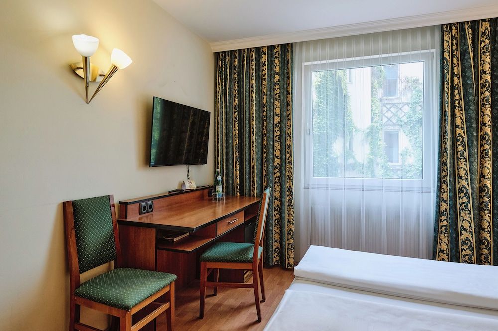 Hotel Deutschmeister Double Room 11