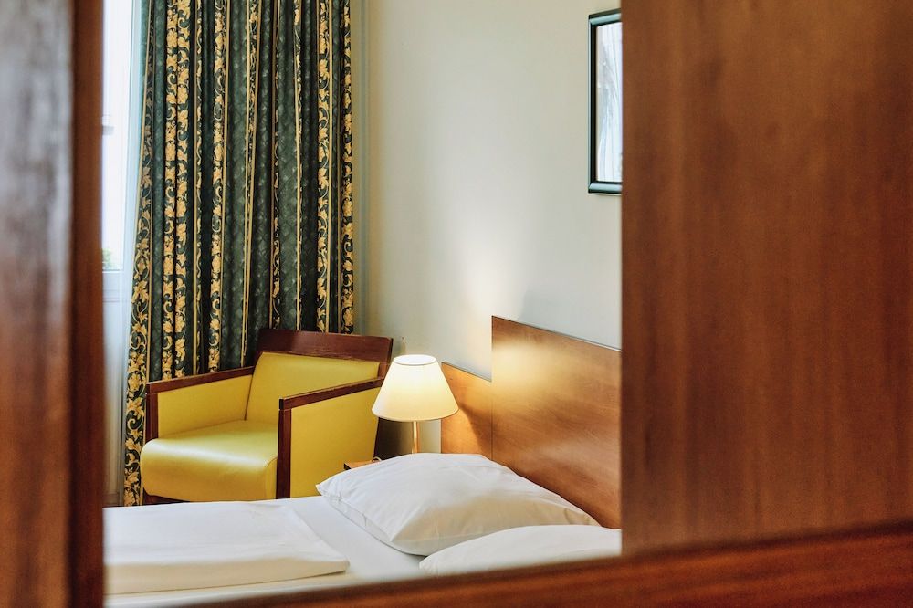 Hotel Deutschmeister Double Room 4