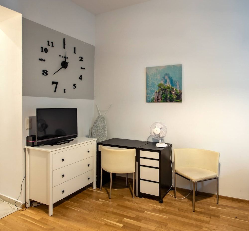 undefined Cozy Designer 1bd Apartment In Heart Of Vienna 2