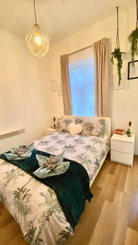 undefined Amazonian Jungle Apartment in Vienna 6