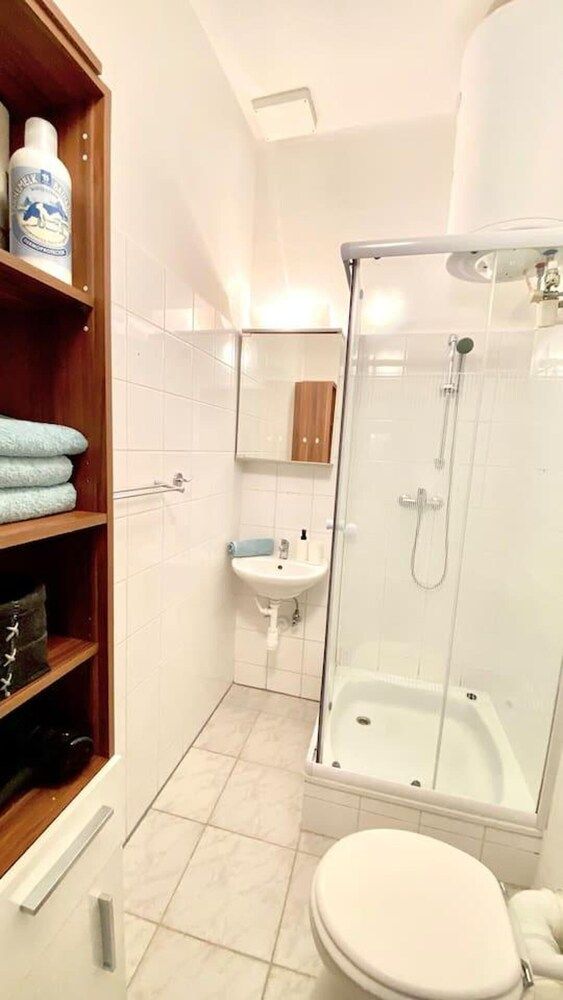 undefined Amazonian Jungle Apartment in Vienna 10