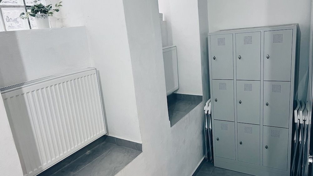 Space One Vienna - Sleeps 7 - Affordable & Central Apartment 12