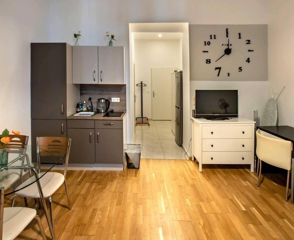undefined Cozy Designer 1BD Apartment in Heart of Vienna 9