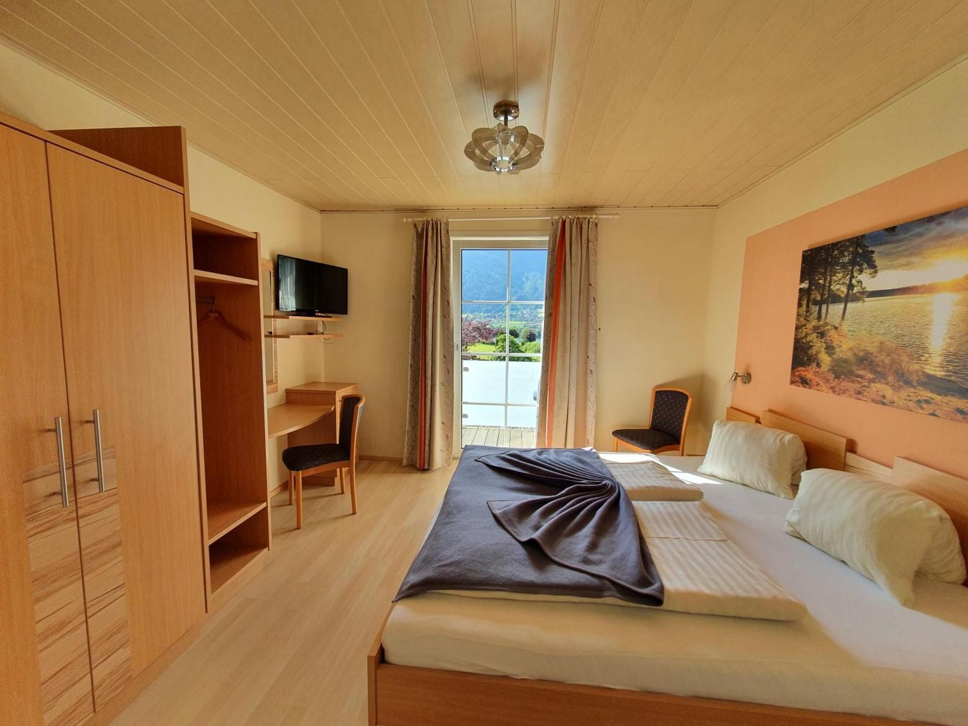 Double Room with Balcony and Lake View