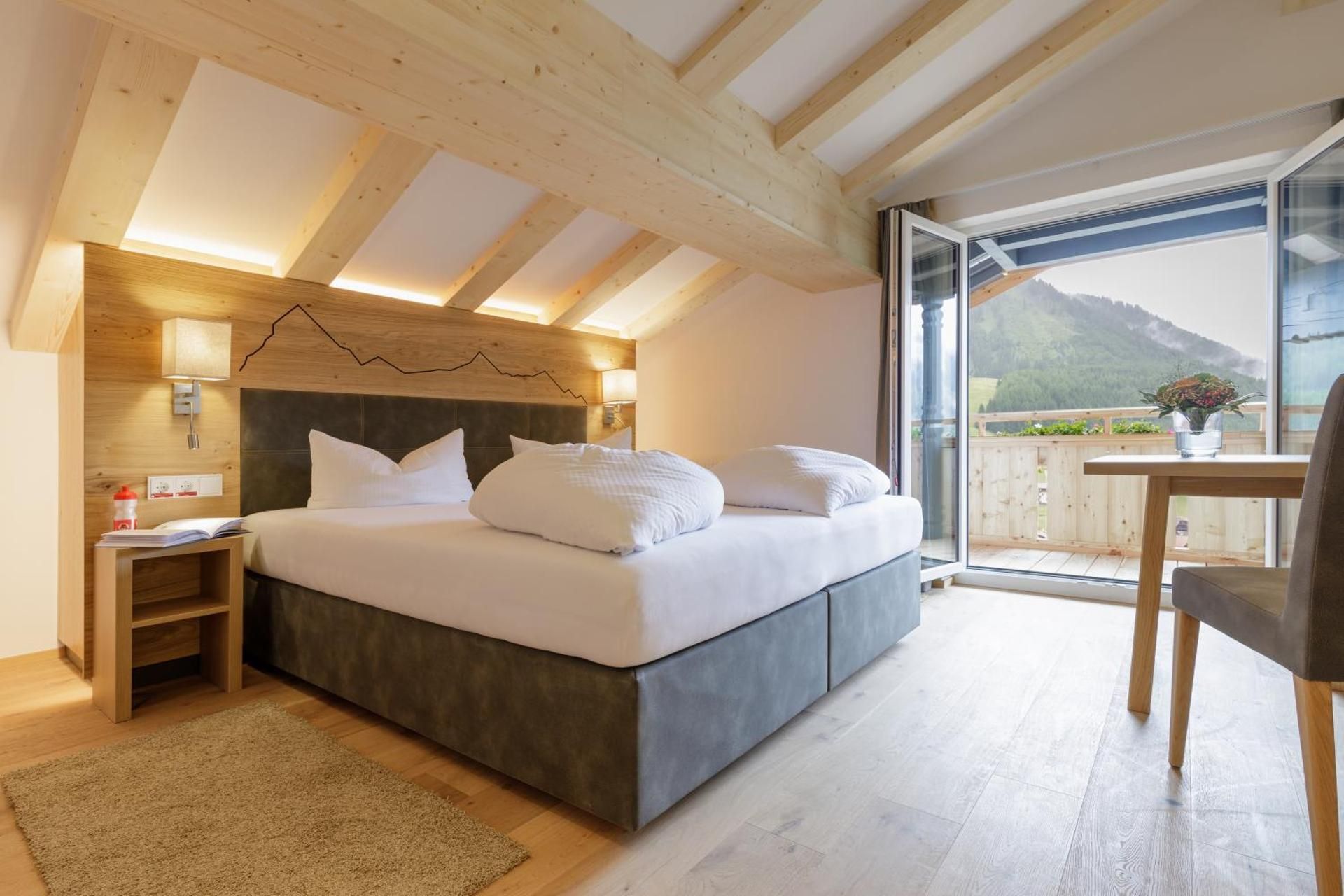 Deluxe Double Room (2 Adults + 1 Child)