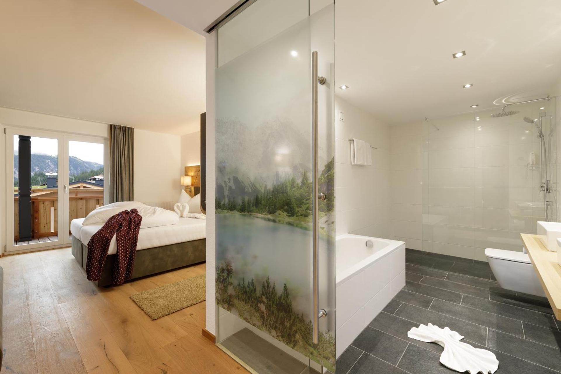 Deluxe Double Room (2 Adults + 1 Child)