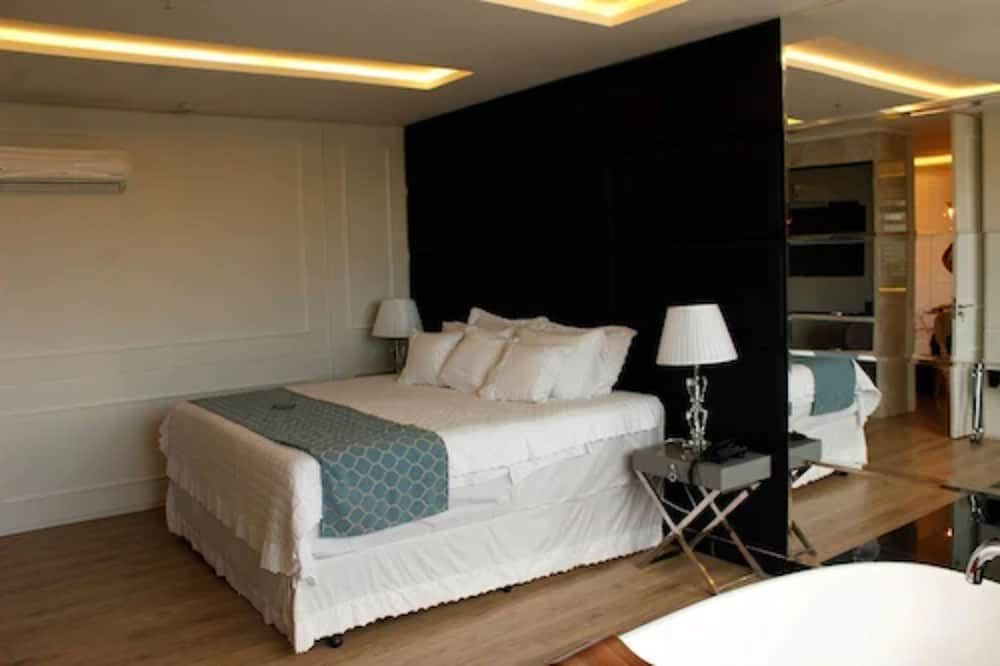 Blue Open Hotel Presidential Room, 1 King Bed 2