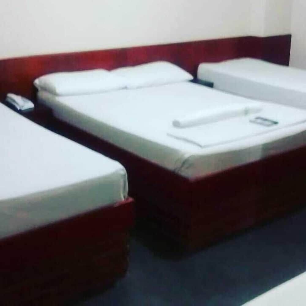 Economy Triple Room