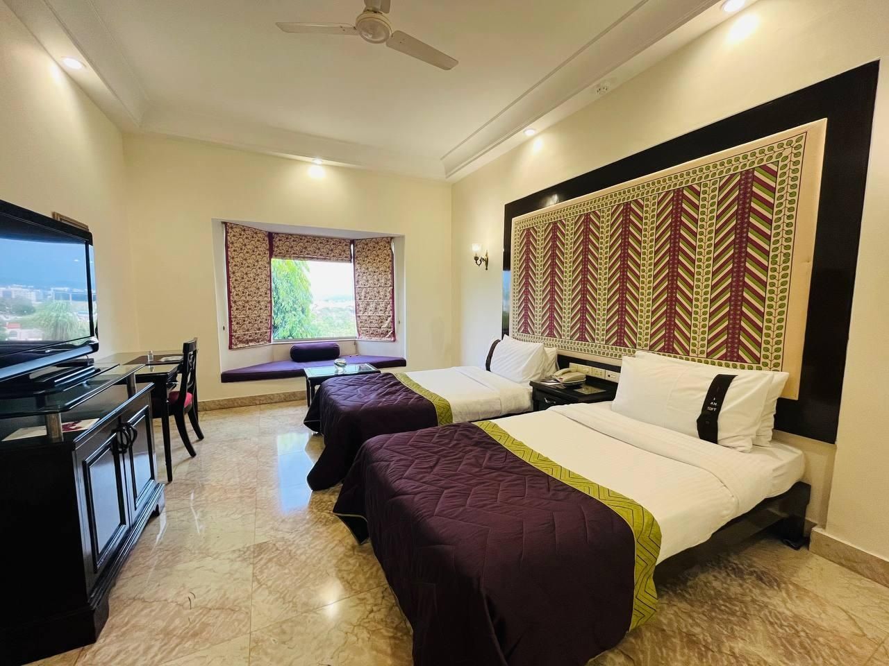 Twin Bed Room with Lake View