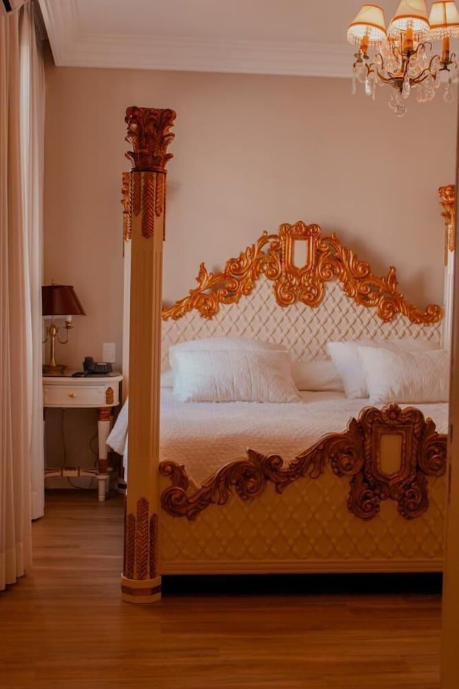 Hotel Bertaso Deluxe Suite, Jetted Tub (Master) 6