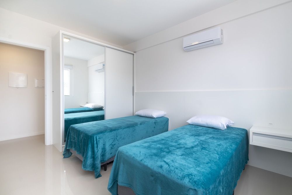 Apartment, Multiple Beds