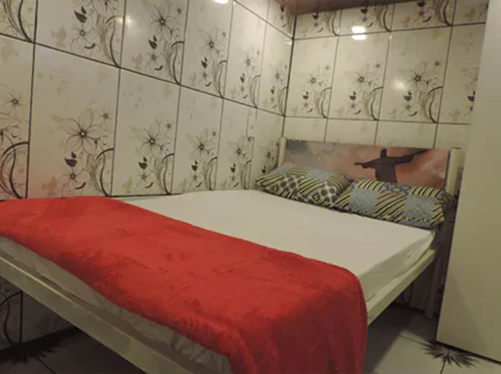 Hostel Familia Borges Double Room, Shared Bathroom 9