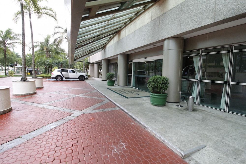 undefined Cavirio T7 Suite Pool Gym Beach