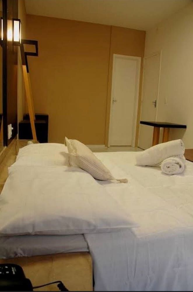 undefined Living Hotel Express RJ 4