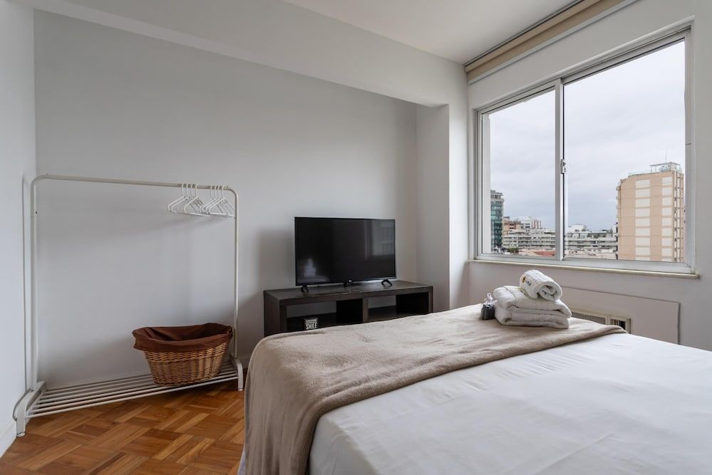 Comfort and Elegance in Ipanema Bt1206 Apartment 27