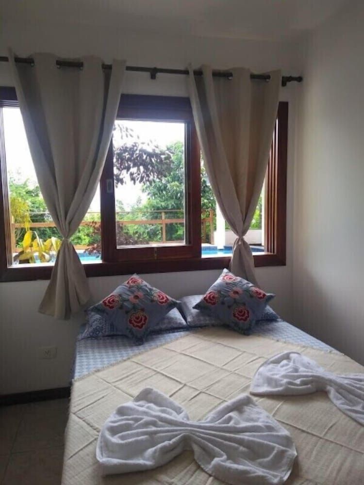 Suite, Pool View (7)
